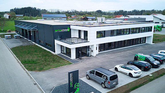 Produktionshalle mit Verwaltungszentrum in Altusried